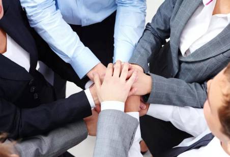 28人貨代專線服務(wù)團隊
